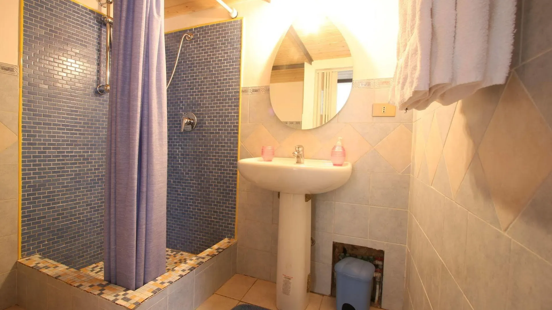 Alojamento de Acomodação e Pequeno-almoço B&B Alla Vucciria Palermo